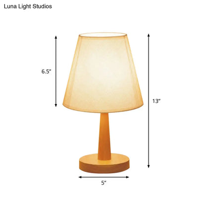 مصباح طاولة بجانب السرير بلون بيج، إضاءة ليلية عصرية لغرفة النوم مع غطاء من القماش