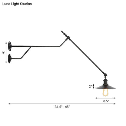 Aplique de pared industrial de una luz con pantalla cónica metálica en negro, rojo y blanco para sala de estar