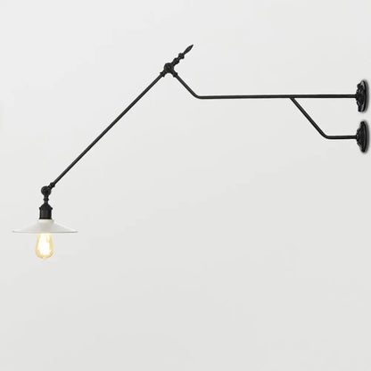 Aplique de pared industrial de una luz con pantalla cónica metálica en negro, rojo y blanco para sala de estar