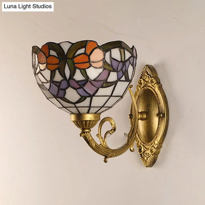 Aplique victoriano de una luz con vitral artístico y base de latón para baño - Lámpara de tocador con diseño de uvas/flores