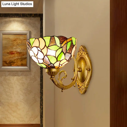 Aplique victoriano de una luz con vitral artístico y base de latón para baño - Lámpara de tocador con diseño de uvas/flores