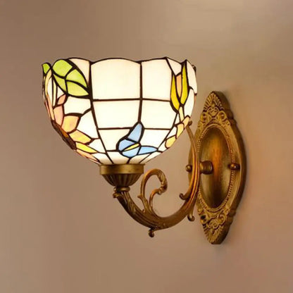 Aplique victoriano de una luz con vitral artístico y base de latón para baño - Lámpara de tocador con diseño de uvas/flores