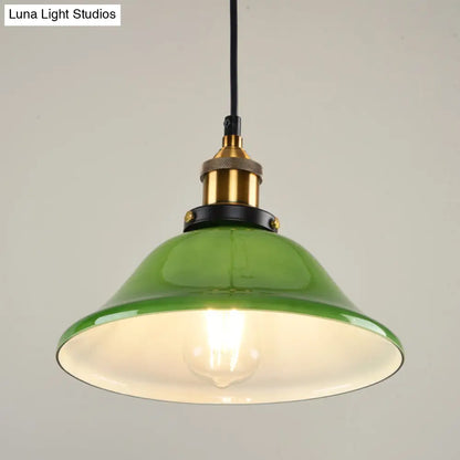 Lámpara colgante vintage de latón y cristal verde, 1 luz, 8"/10" de ancho – Perfecta para habitaciones de invitados