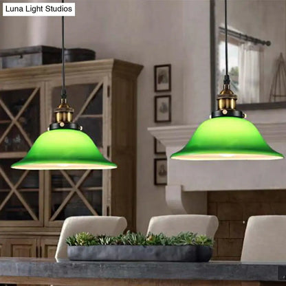 Lámpara colgante vintage de latón y cristal verde, 1 luz, 8"/10" de ancho – Perfecta para habitaciones de invitados