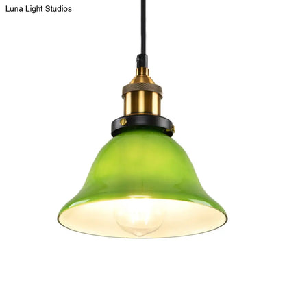 Lámpara colgante vintage de latón y cristal verde, 1 luz, 8"/10" de ancho – Perfecta para habitaciones de invitados