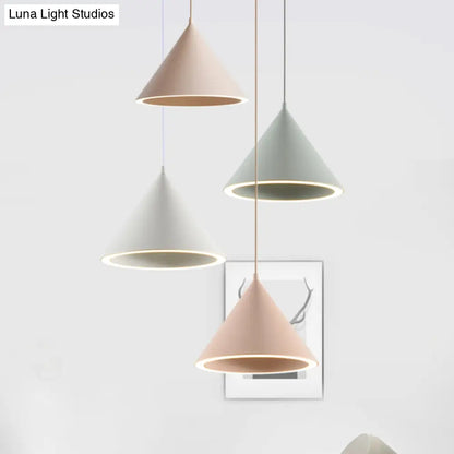 DecorBites™ مصباح معلق مخروطي الشكل بقطر 10 بوصة/12.5 بوصة، مصباح واحد، مصباح معلق معدني أنيق باللونين الأسود والأزرق، يوضع فوق الطاولة