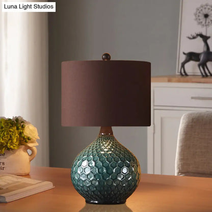 Lámpara de escritorio de 11"/14" color café, con una luz y pantalla cilíndrica de tela de estilo antiguo, ideal para mesita de noche.