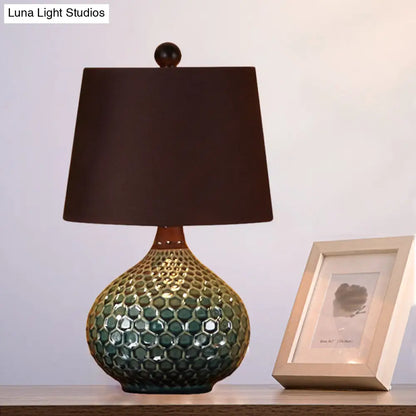 Lámpara de escritorio de 11"/14" color café, con una luz y pantalla cilíndrica de tela de estilo antiguo, ideal para mesita de noche.