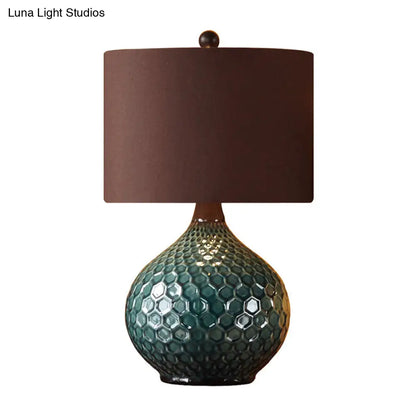 Lámpara de escritorio de 11"/14" color café, con una luz y pantalla cilíndrica de tela de estilo antiguo, ideal para mesita de noche.