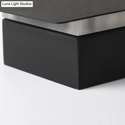 Aplique de pared LED lineal minimalista de 12" en blanco y negro: lámpara de pared con pantalla de hierro ajustable en altura.