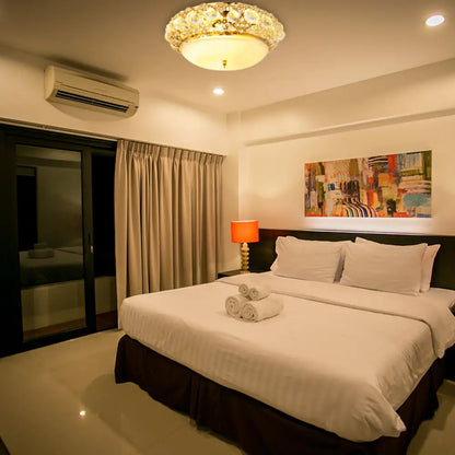 Lámpara de techo DecorBites™ de 15"/19" con difusor de cristal opalino dorado - Solución de iluminación moderna