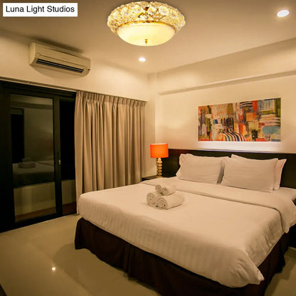 Lámpara de techo DecorBites™ de 15"/19" con difusor de cristal opalino dorado - Solución de iluminación moderna