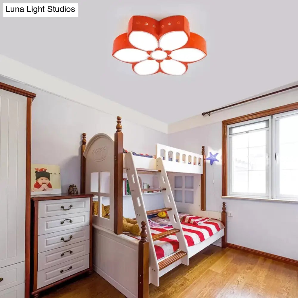 ديكوربايتس™ 18 بوصة/23.5 بوصة، مصباح سقف LED محفور بزهرة، مثبت على السطح، بألوان الأحمر/الأصفر/الأخضر النابضة بالحياة