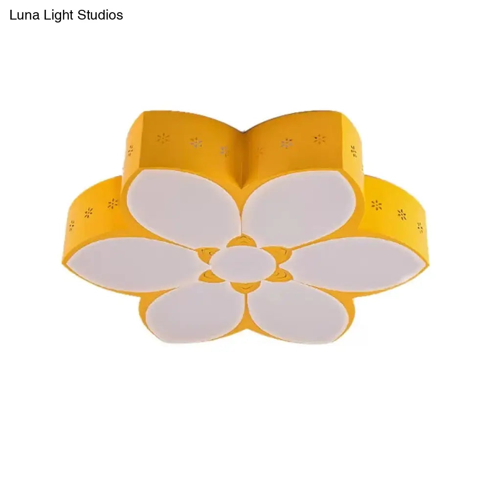 ديكوربايتس™ 18 بوصة/23.5 بوصة، مصباح سقف LED محفور بزهرة، مثبت على السطح، بألوان الأحمر/الأصفر/الأخضر النابضة بالحياة