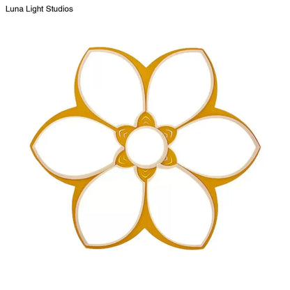 ديكوربايتس™ 18 بوصة/23.5 بوصة، مصباح سقف LED محفور بزهرة، مثبت على السطح، بألوان الأحمر/الأصفر/الأخضر النابضة بالحياة