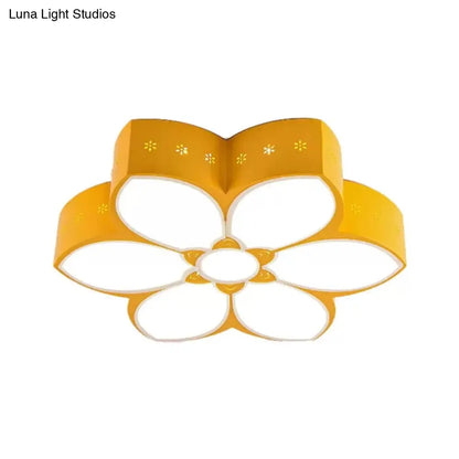 ديكوربايتس™ 18 بوصة/23.5 بوصة، مصباح سقف LED محفور بزهرة، مثبت على السطح، بألوان الأحمر/الأصفر/الأخضر النابضة بالحياة