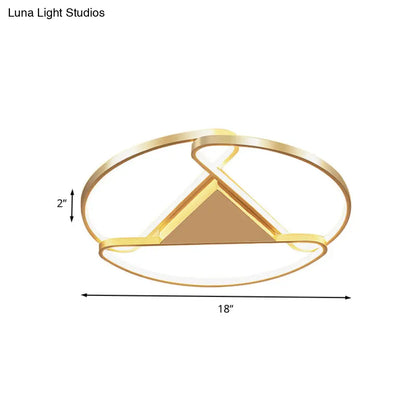 Lámpara de techo empotrada LED dorada DecorBites™ de 18"/23.5" de ancho - Diseño moderno semicircular en acrílico - Base triangular central - Luz cálida/blanca