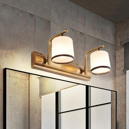 Aplique de pared de 2/3 luces en color oro colonial con cristal blanco esmerilado: perfecto para la iluminación del baño.