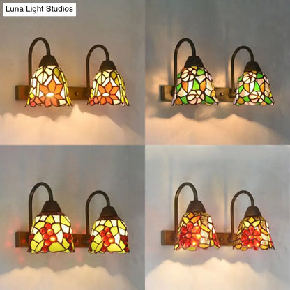 Aplique de pared Tiffany de dos luces en rojo/morado/rosa con diseño floral