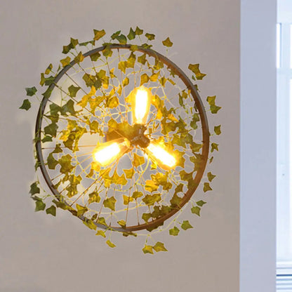 Aplique de pared estilo cabaña de metal negro con tres bombillas y decoración de hojas