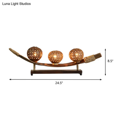 Lámpara de escritorio Asia Brown de 3 luces con pantalla de madera cortada con láser: iluminación perfecta para la sala de estar.