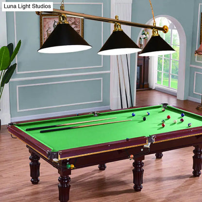 Lámpara de billar cónica metálica de 3 cabezales DecorBites™ - Luminaria interior para isla de cocina en negro/rojo/azul