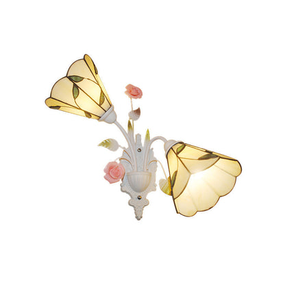 Aplique de pared barroco blanco de 2 luces con pantalla de vitral: perfecto para la sala de estar