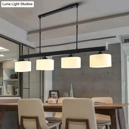 مصباح جزيرة تقليدي من DecorBites™ بأربعة مصابيح باللون الأسود لغرفة الطعام مع ظلال زجاجية بيضاء