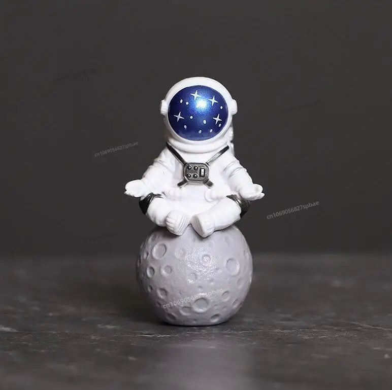 4 pcs Space Astronaut Figurines Set