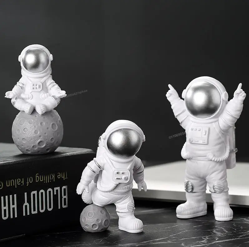 4 pcs Space Astronaut Figurines Set