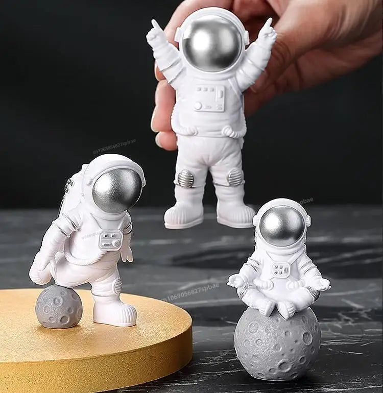 4 pcs Space Astronaut Figurines Set