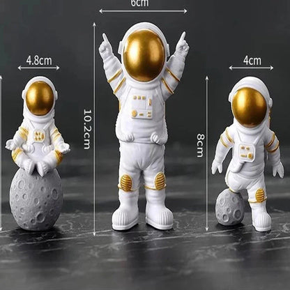 4 pcs Space Astronaut Figurines Set