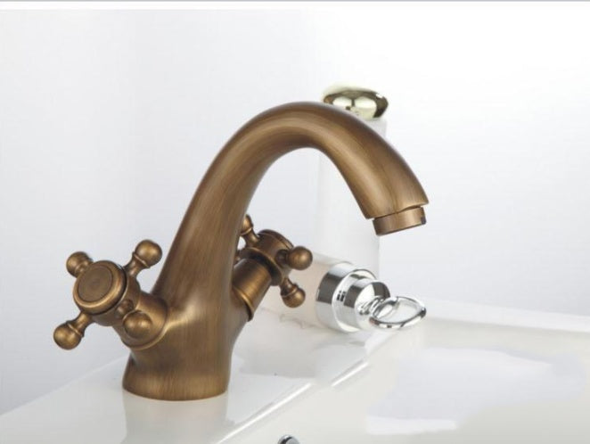 Grifo de lavabo antiguo