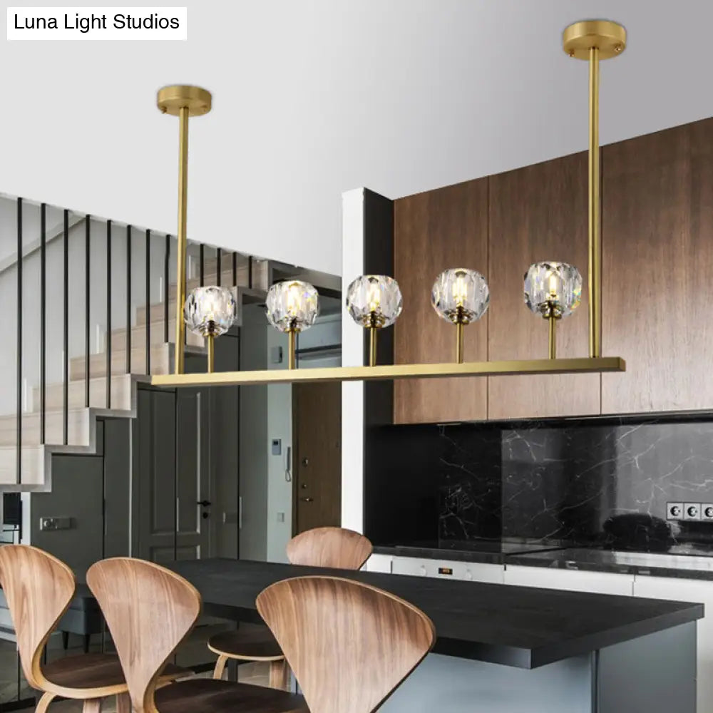 مصباح معلق على شكل كرة بلورية خطية من ديكوربايتس™ بخمسة رؤوس باللون الذهبي - تركيبات سقف أنيقة لغرفة الطعام