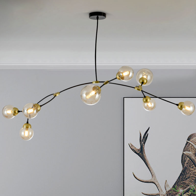 Lámpara colgante lineal negra de cristal ámbar modernista de 8 cabezas para sala de estar - Lámpara de techo tipo globo