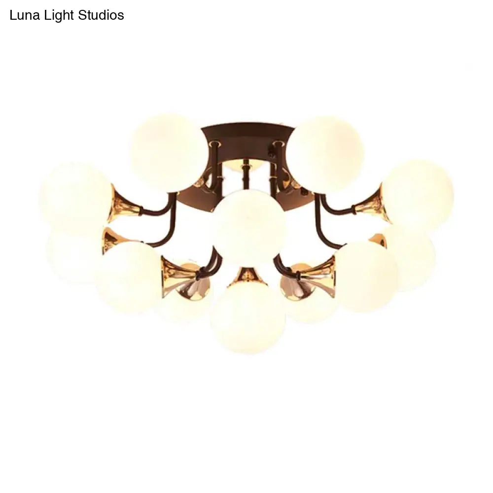 ثريا DecorBites™ 6/10/13 شبه مسطحة مع ظلال زجاجية بيضاء حليبية - ضوء كروي أسود مثبت في السقف