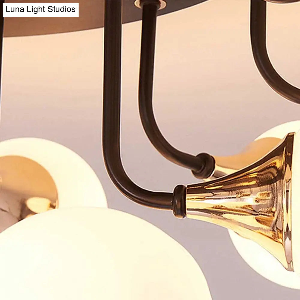 ثريا DecorBites™ 6/10/13 شبه مسطحة مع ظلال زجاجية بيضاء حليبية - ضوء كروي أسود مثبت في السقف