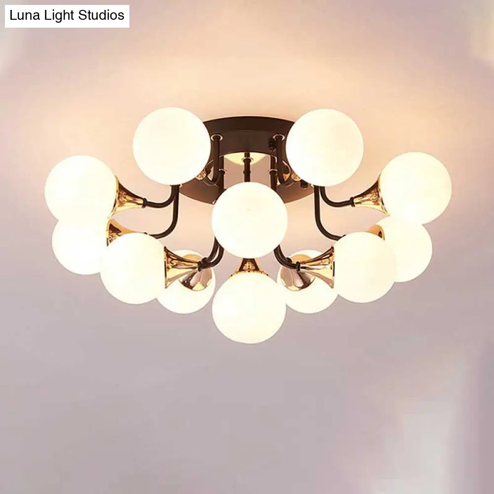 ثريا DecorBites™ 6/10/13 شبه مسطحة مع ظلال زجاجية بيضاء حليبية - ضوء كروي أسود مثبت في السقف