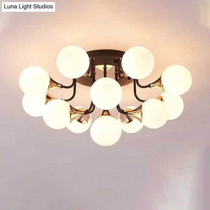 ثريا DecorBites™ 6/10/13 شبه مسطحة مع ظلال زجاجية بيضاء حليبية - ضوء كروي أسود مثبت في السقف