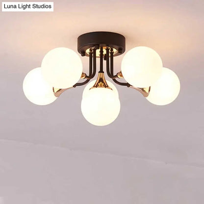 ثريا DecorBites™ 6/10/13 شبه مسطحة مع ظلال زجاجية بيضاء حليبية - ضوء كروي أسود مثبت في السقف