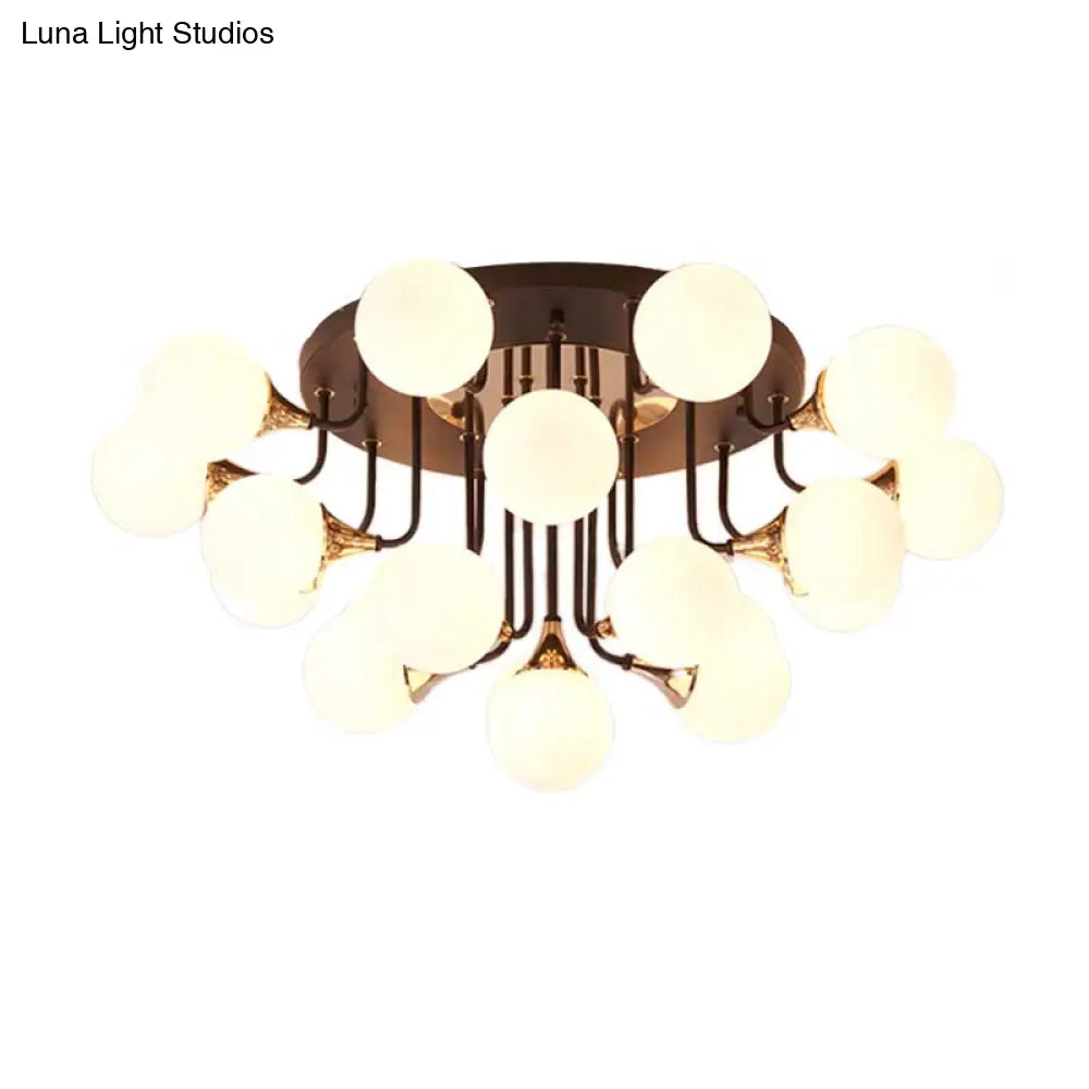 ثريا DecorBites™ 6/10/13 شبه مسطحة مع ظلال زجاجية بيضاء حليبية - ضوء كروي أسود مثبت في السقف