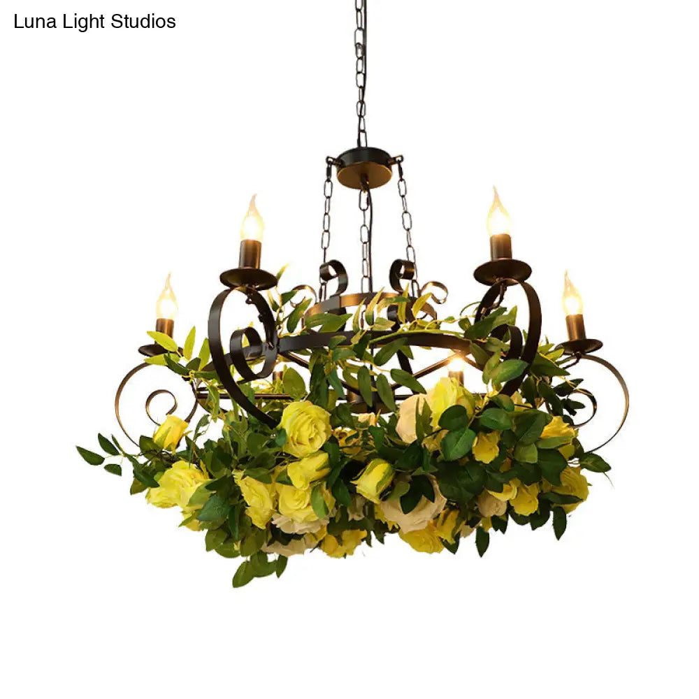 Lámpara colgante industrial de metal negro con 6 bombillas, iluminación LED y decoración de rosas.