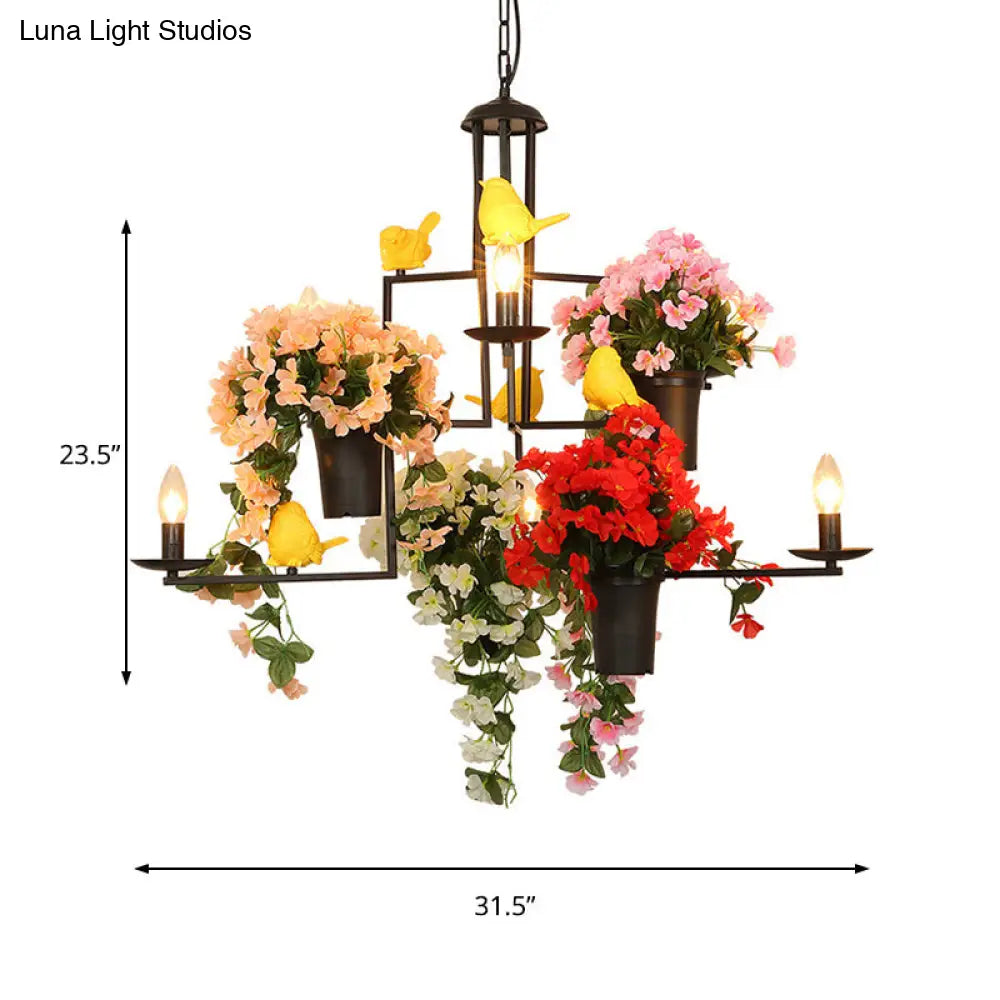 Lámpara colgante industrial de metal negro con 6 luces y decoración floral — Elegante candelabro