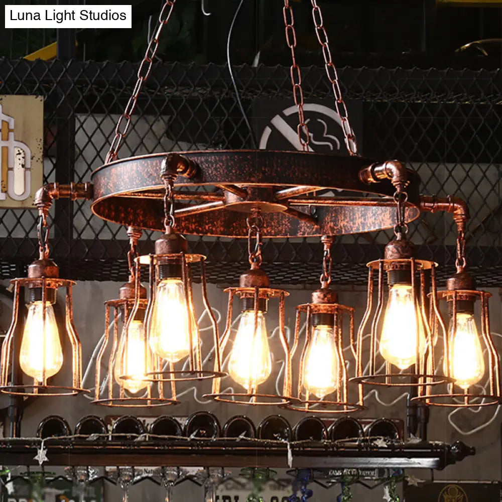 Lámpara colgante de estilo rústico con 7 luces, acabado en óxido oscuro, jaula de hierro forjado y diseño de rueda.