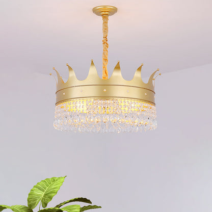 Lámpara de araña de metal dorado - Diseño modernista en forma de corona, lámpara colgante de 4 bombillas con gota de cristal para una sala de estar elegante