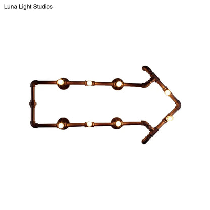 Aplique de pared industrial de bronce con diseño de flecha y detalle de tubería de agua, con 8 luces.