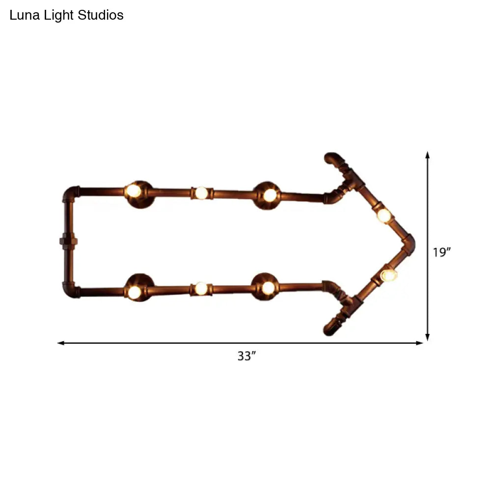 Aplique de pared industrial de bronce con diseño de flecha y detalle de tubería de agua, con 8 luces.