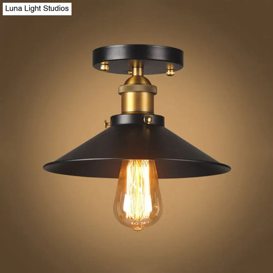 Lámpara de techo DecorBites™ con pantalla plana de 9.5"-10" de diámetro: Lámpara de techo industrial metálica de un solo cabezal en color negro