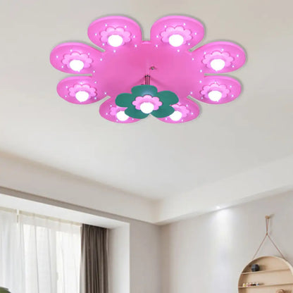 Lámpara de techo infantil DecorBites™ de madera con 9 luces y diseño floral, ideal para la habitación de una niña o para la sala de lactancia.