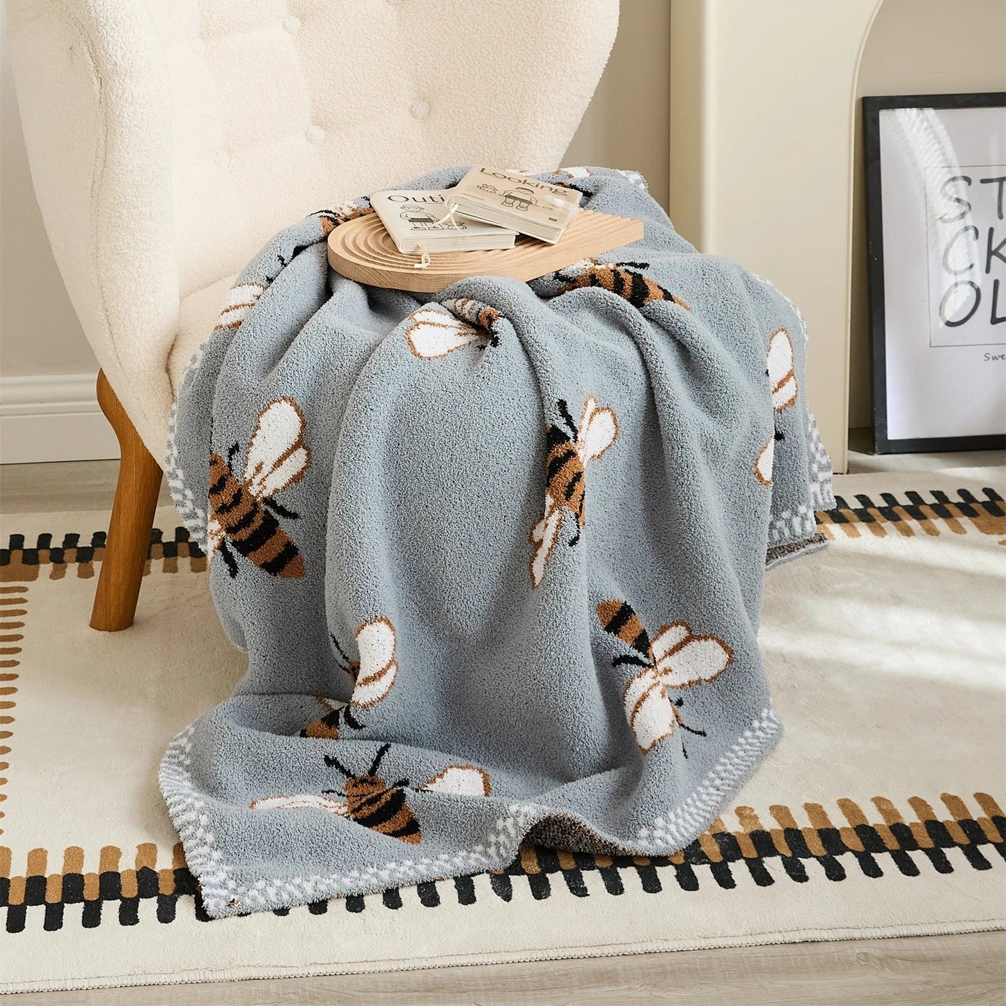 DecorBites™ Kawaii Bee Pattern Cozy Blanket - Super Soft White Spot Edge Design